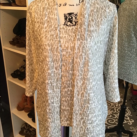 Chico’s 2 Piece Set Animal Print Size 1 - Picture 1 of 6